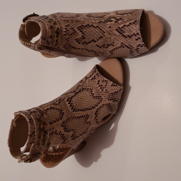 Snake Skin Open Toe Sandles - Picture 1 of 5
